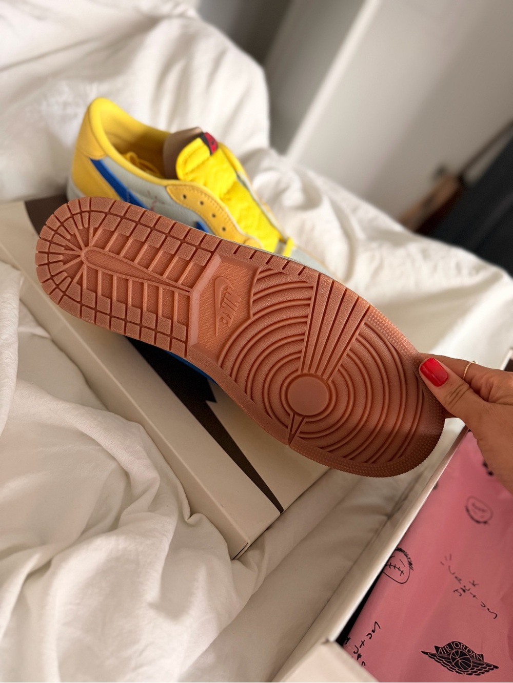 Travis Scott x Wmns Jordan 1 Retro Low OG SP ‘Canary’ - Picture 13 of 16